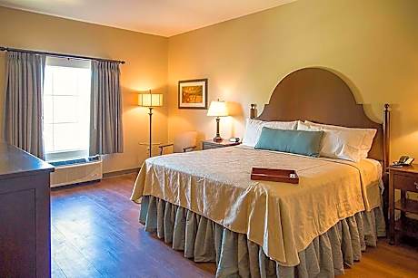 King Room with Historic View - Non-Smoking