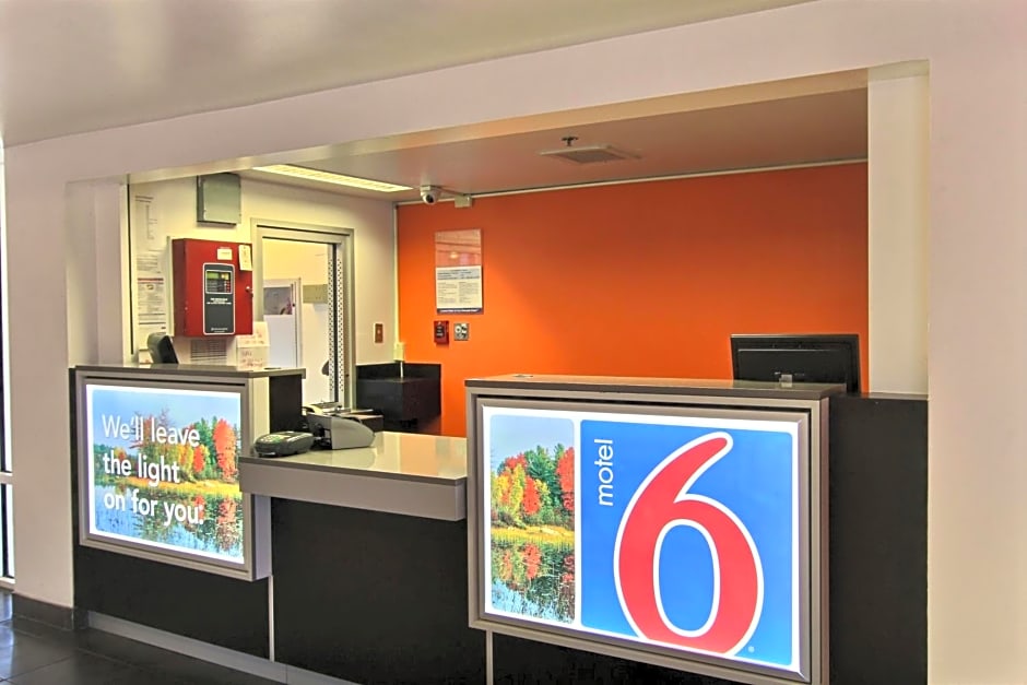 Motel 6 - Cleveland - Willoughby