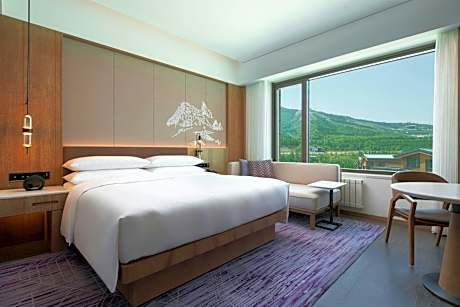 King Suite with Forest View