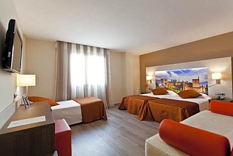 Family Room (2 Adults + 2 Children)
