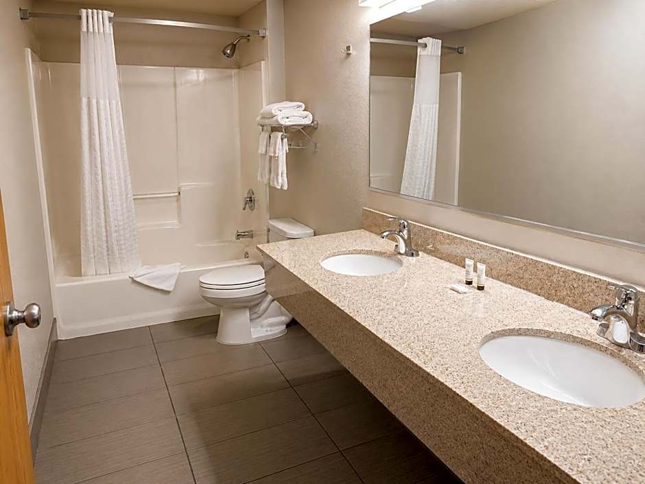 Ramada by Wyndham Platte City KCI Airport