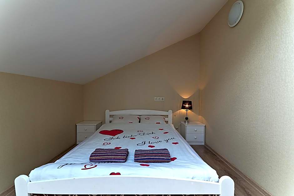 Happy Hotel