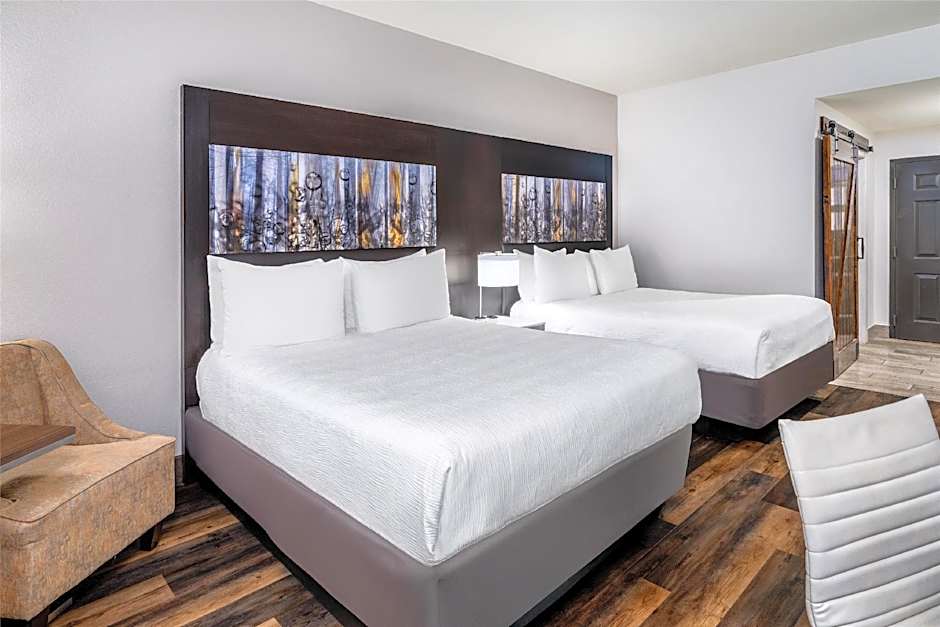 Aiden by Best Western Warm Springs Hotel and Event Center