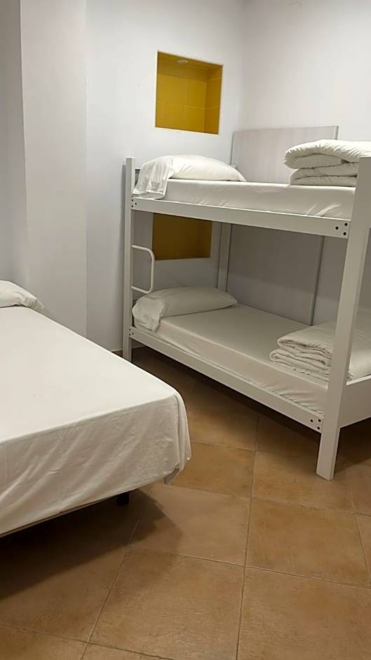 Benarrabá Hostel