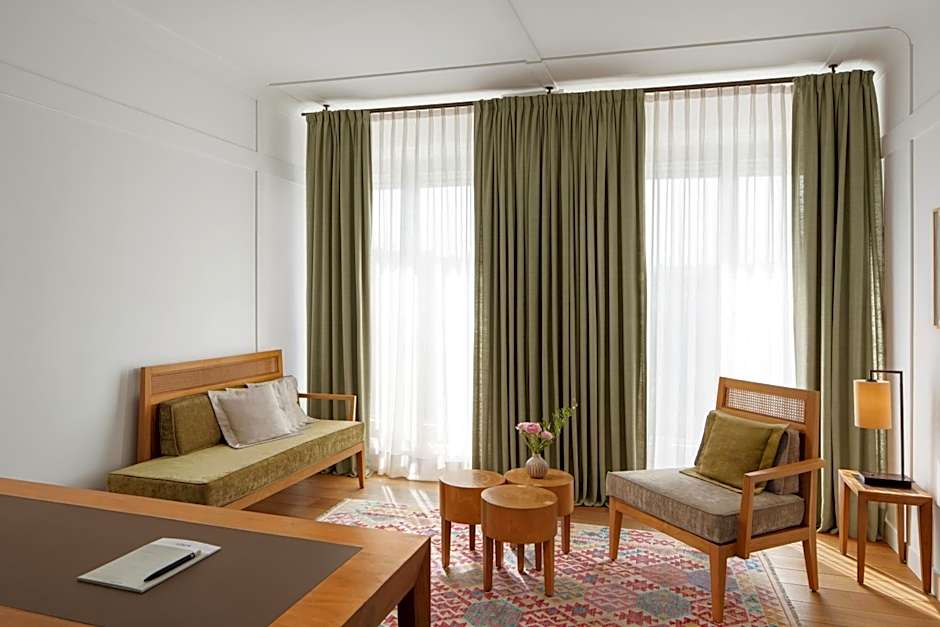 Louis Hotel