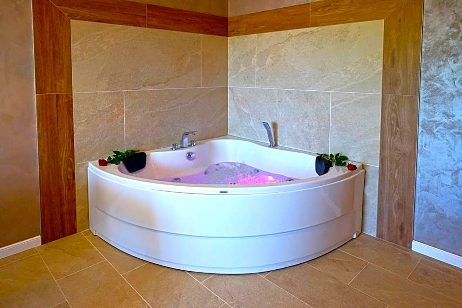 Paradise Hotel & Relax Center