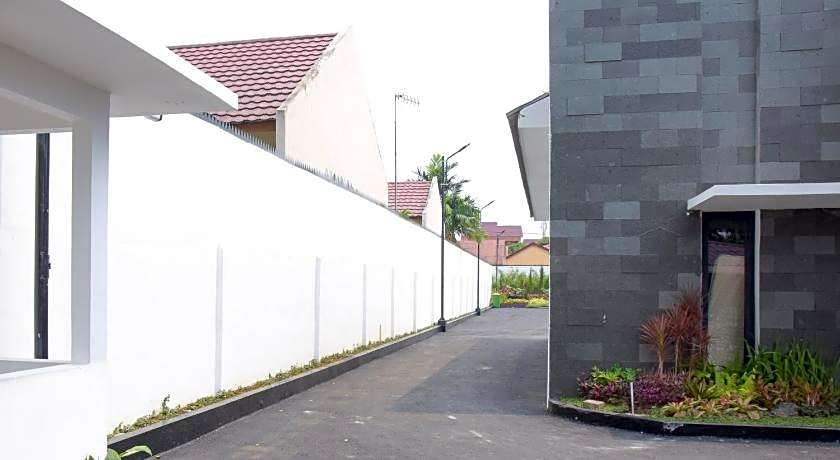 RedDoorz Plus near UNIMED Medan