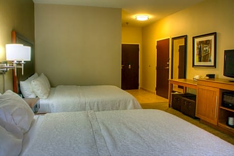 Room 2 Queen Beds Accessible Non Smoking (Hearing Mobility Bathtub w/Grab Bars) NON-REFUNDABLE