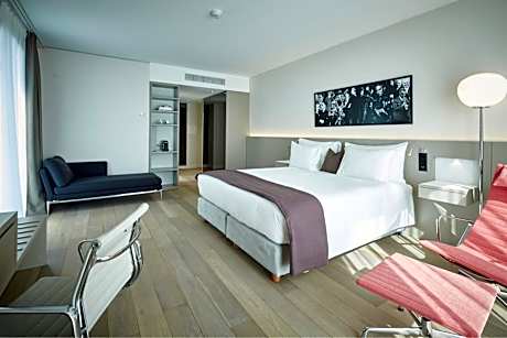 Spacious Double Room with City View