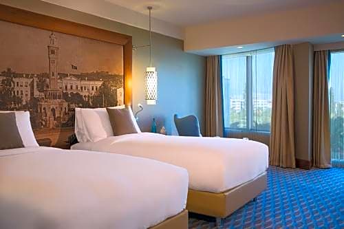 Renaissance by Marriott Izmir Hotel