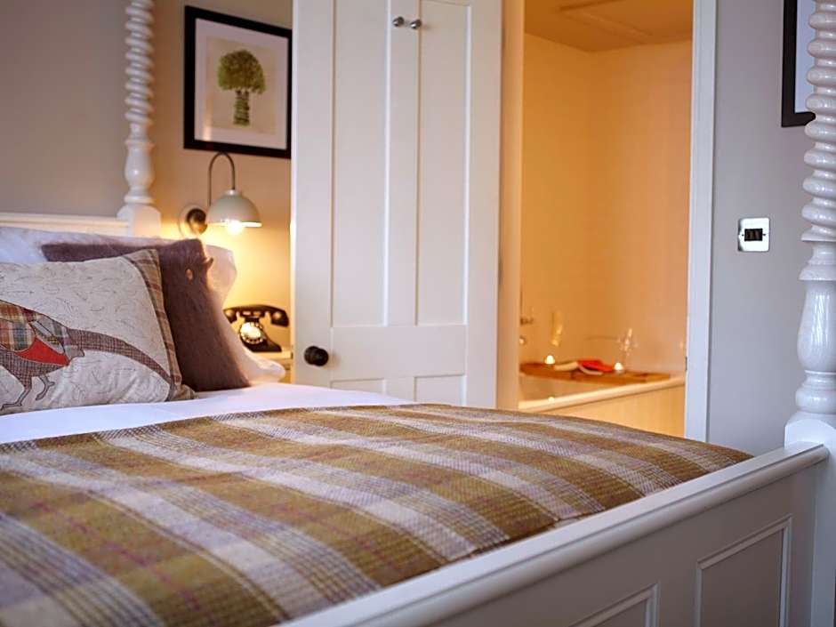 The Plough Inn & Cottages