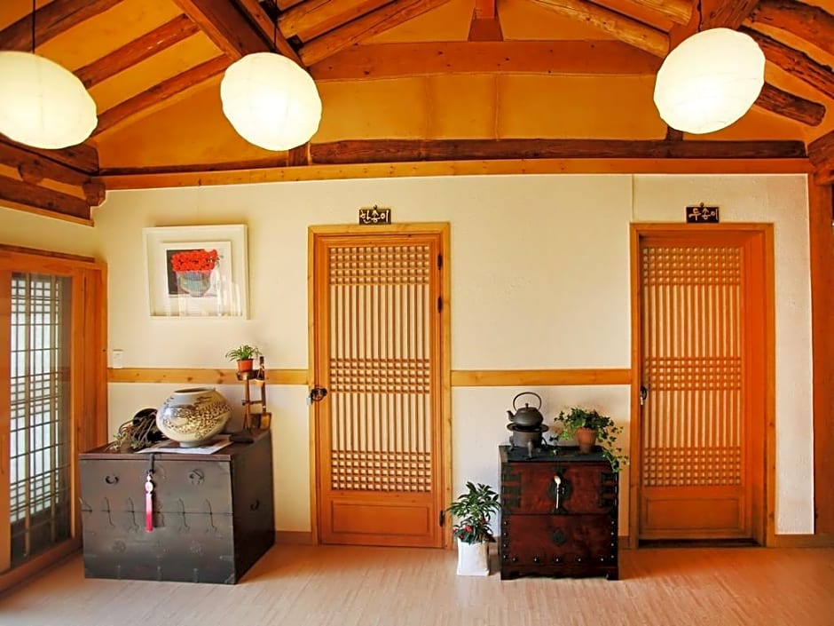 Saekdong Jeogori Hanok Guesthouse Jeonju