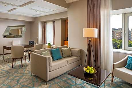 Senator Suite with Access and Breakfast in Executive Lounge