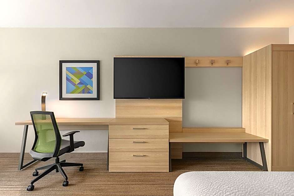 Holiday Inn Express and Suites Staunton By IHG