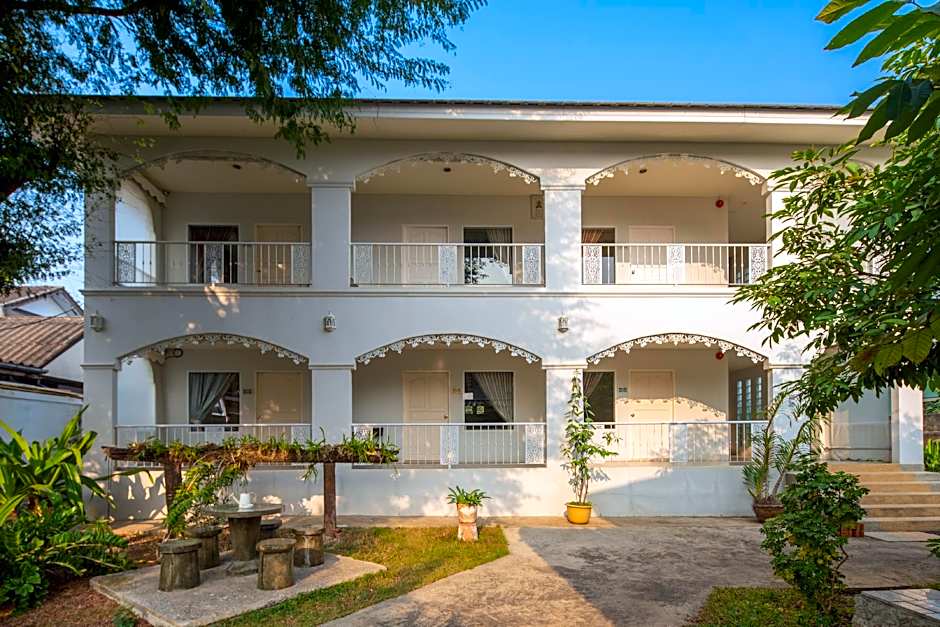 Banlomnow Hotel