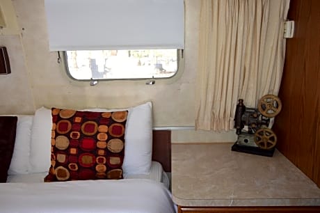 Vintage Airstream - Queen Bed
