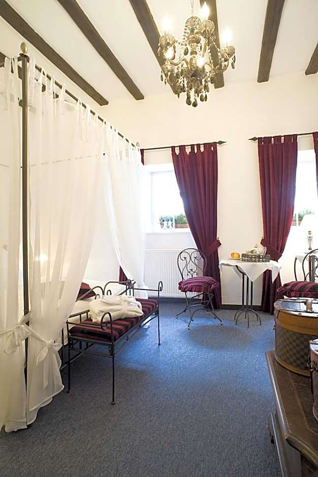 Burghaus & Villa Kronenburg