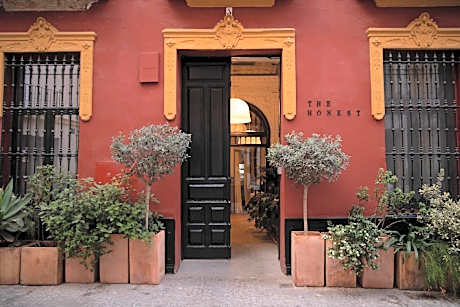 The Honest Hotel & Apartments