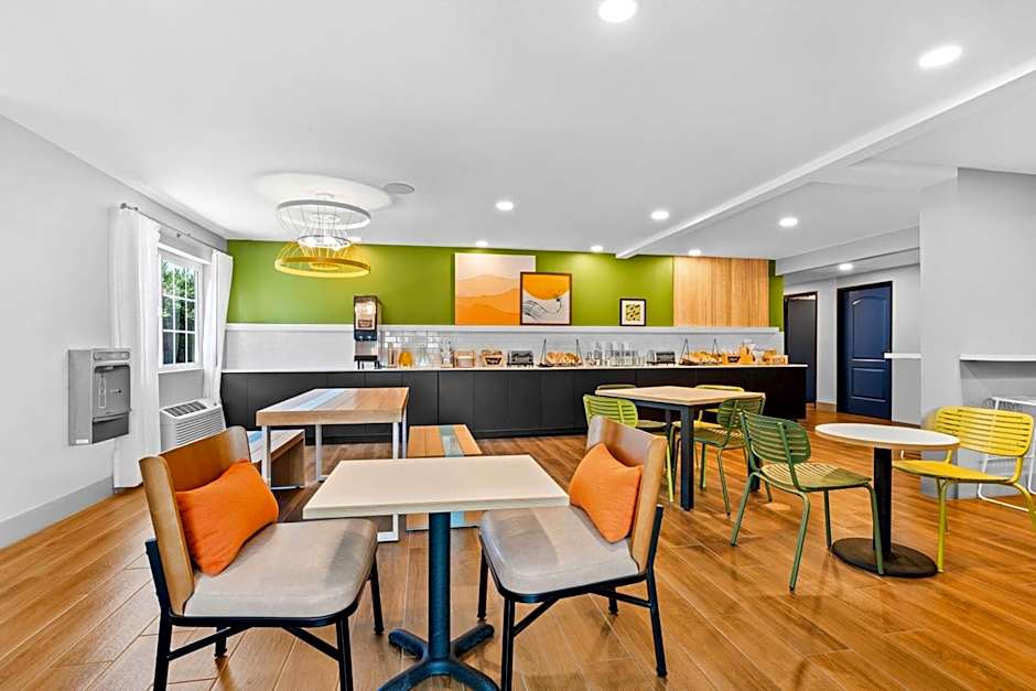 Spark by Hilton Modesto