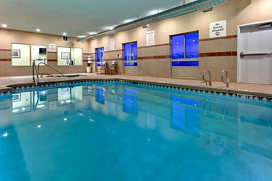 Holiday Inn Express Hotel & Suites Grants Milan By IHG