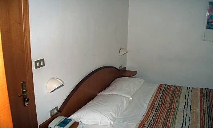 Hotel Annarita-mezza pensione plus- spiaggia inclusa