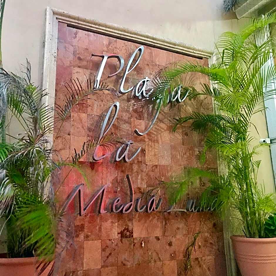 Hotel Playa La Media Luna