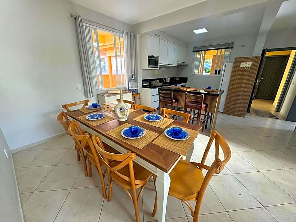 cód 11 - Excelente casa localizada á 180m do mar!