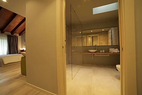 Deluxe King Suite