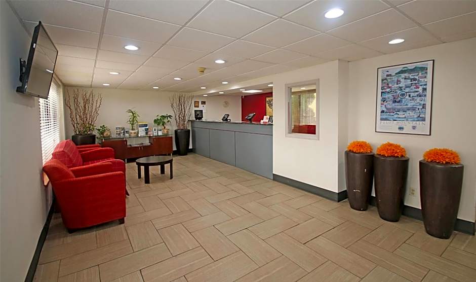 Americas Best Value Inn Pilot Mountain