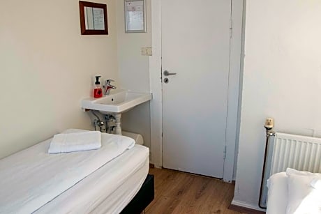 Basic Twin Room with Shared Bathroom