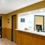 Super 8 by Wyndham Warrenton