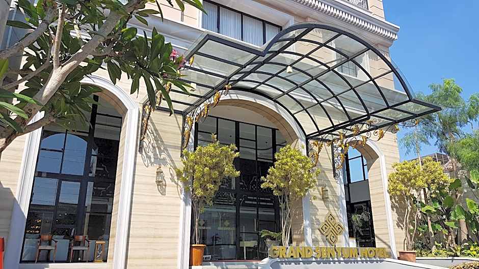 Grand Senyum Hotel