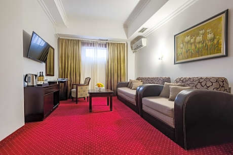 Family One-Bedroom Suite
