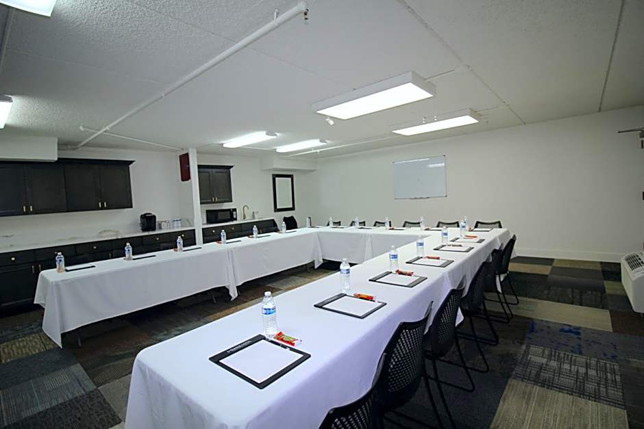 L3 Oasis Hotel