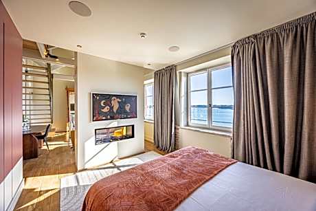 Deluxe Suite with Sea View