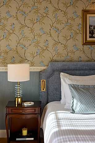 Deluxe King with Ladadika View