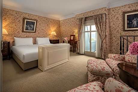 Penthouse Suite City View Balcony