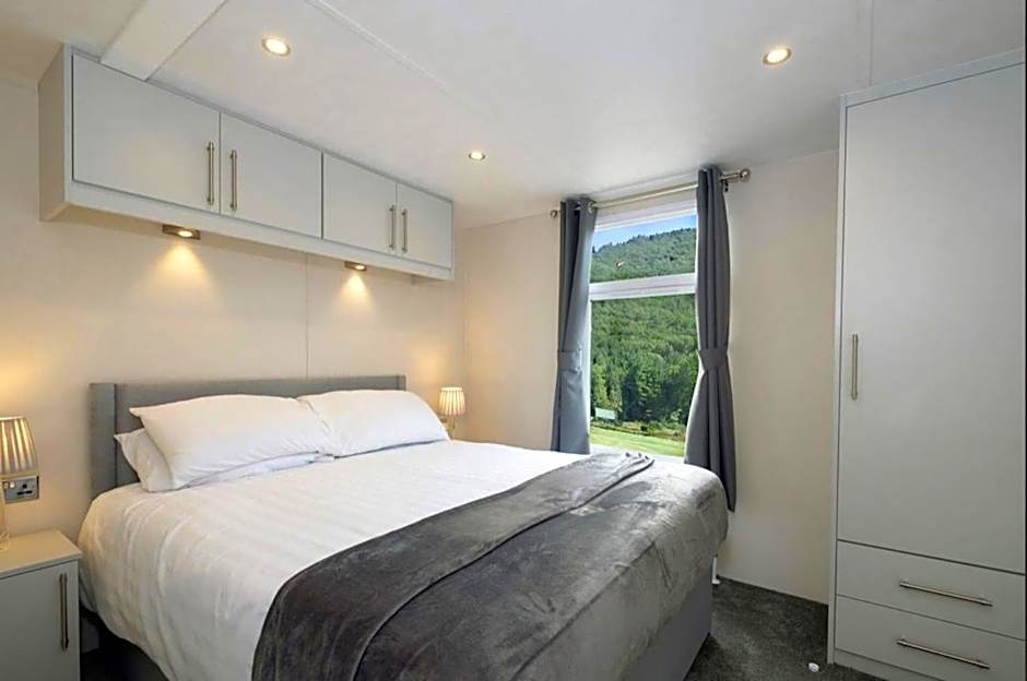 Luxury 6 Bed Lodge with Hot Tub