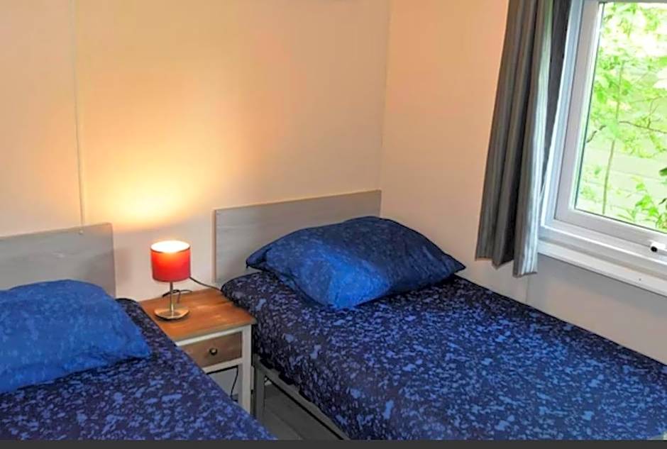 Mooi chalet in havenplaatsje op fietsafstand van het strand bij Ouddorp