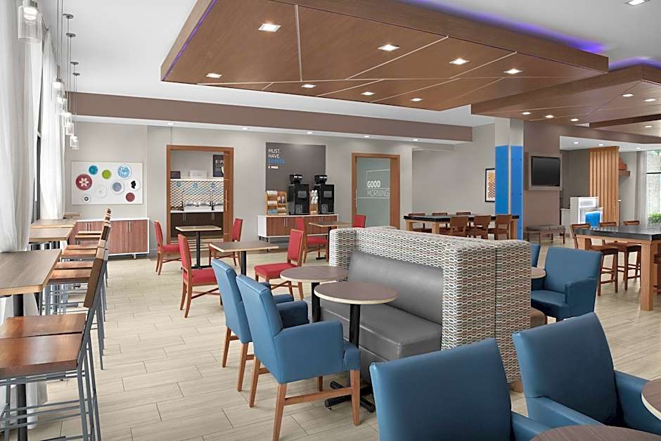 Holiday Inn Express and Suites Birmingham - Homewood By IHG