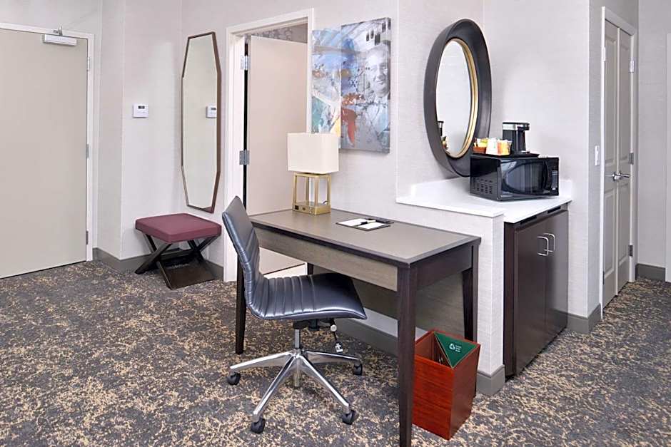 DoubleTree by Hilton Hotel Utica