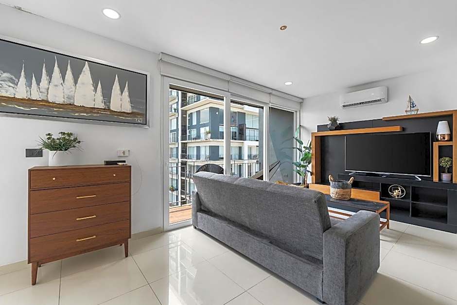 Monyxbnb at Zoho Skies