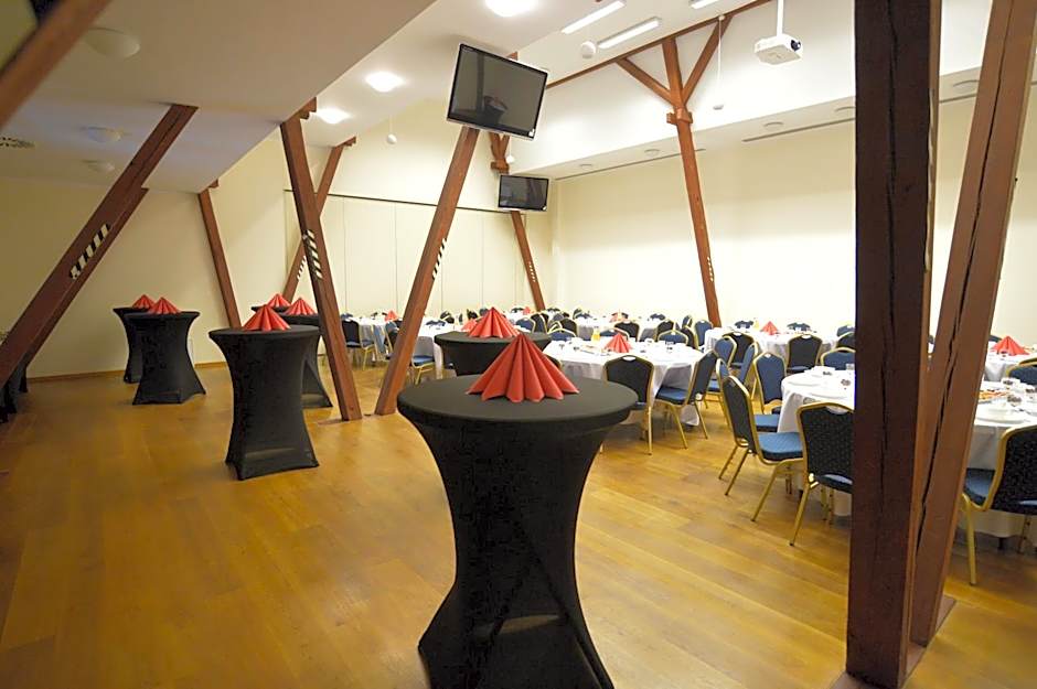 Centrum Edukacyjno-Rozwojowe Wrocław Pawłowice - bezpłatny parking