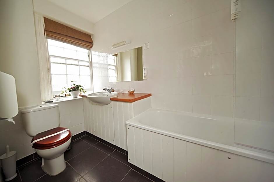 The Broadway Hotel and Carvery