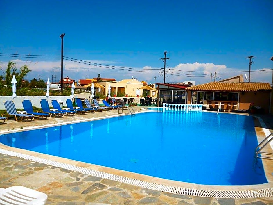 Alexis Pool Apartments