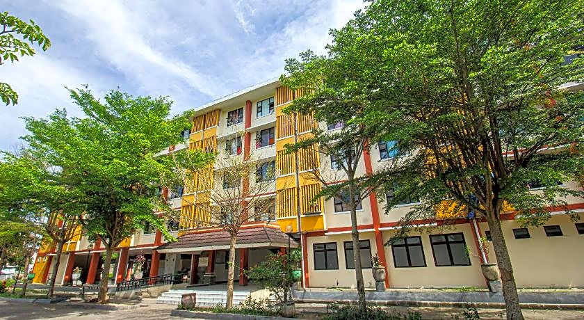 OYO Life 93405 Montong Are Residence
