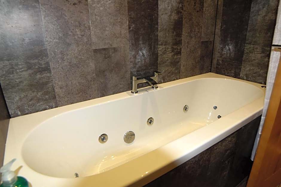 Dovedale Hotel and Restaurant