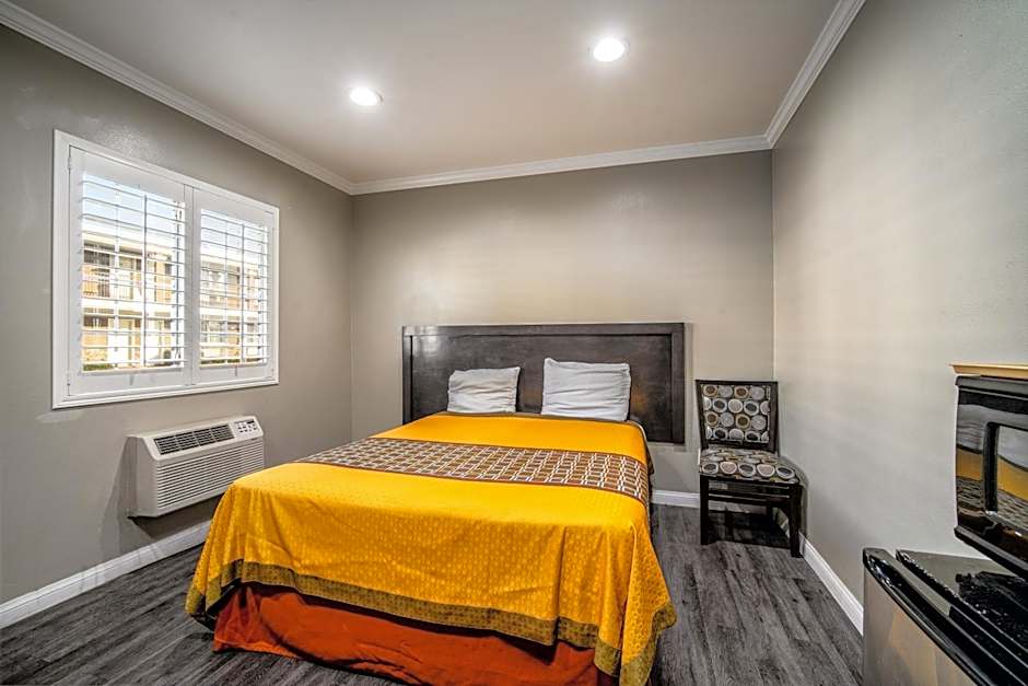 Regency Inn & Suites Downey