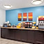 Days Inn & Suites by Wyndham Sellersburg