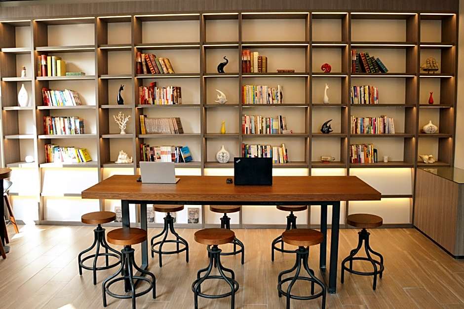 Hanting Hotel Qingdao Yan'an 3rd Road Zhiquan Road Metro Station